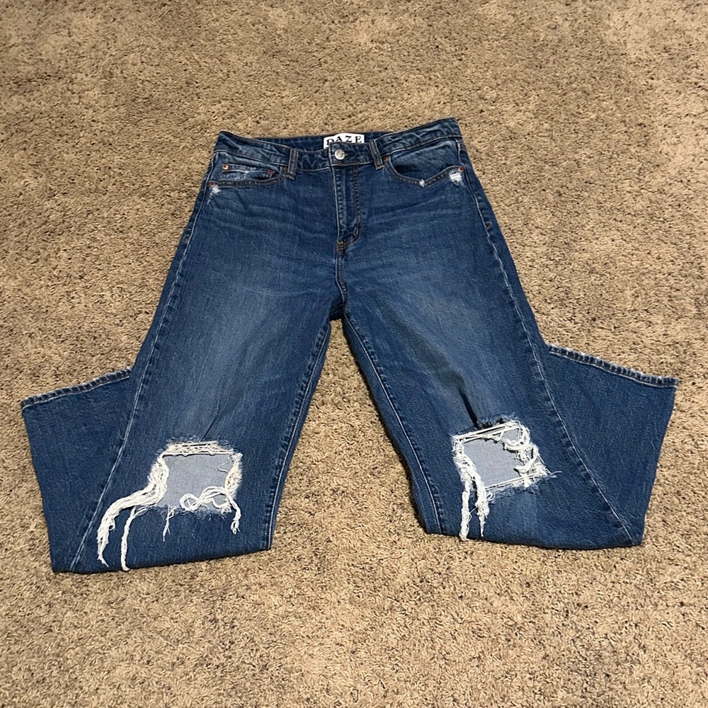 Trendy Distressed Ankle Jeans in Classic Blue